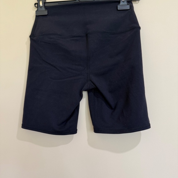 Alo Yoga 7” High-Waist Biker Shorts – Black – Size M - Picture 4 of 5